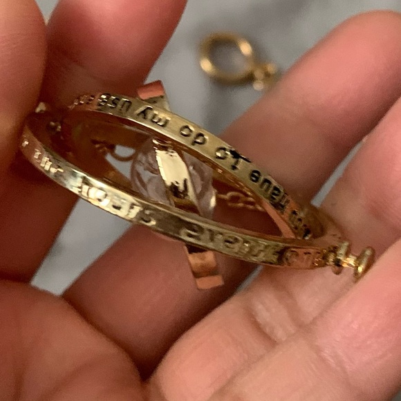 NWOT Harry Potter Time Turner Swiveling Hourglass Rotating Time Necklace Gold - Picture 7 of 10